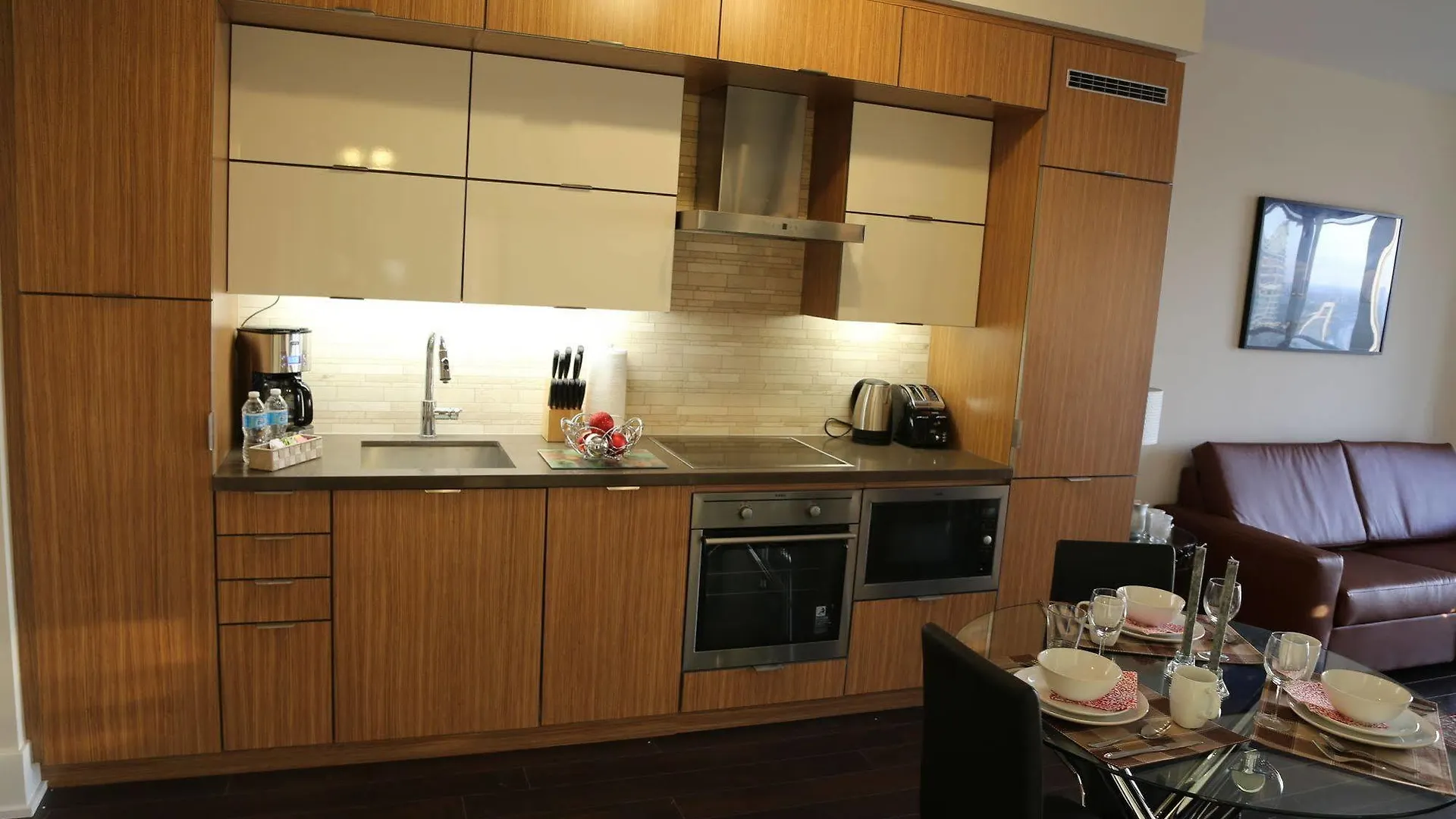 Duke Furnished Suites Toronto 4*,